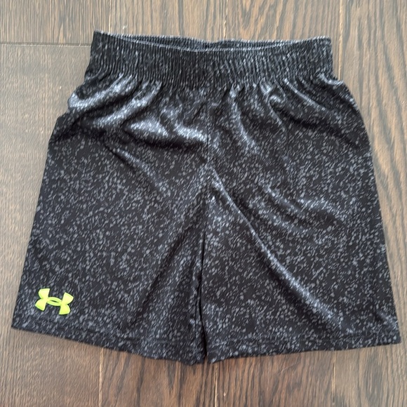 Under Armour Bundle! Boys' T-Shirt and Shorts Set - Picture 4 of 5